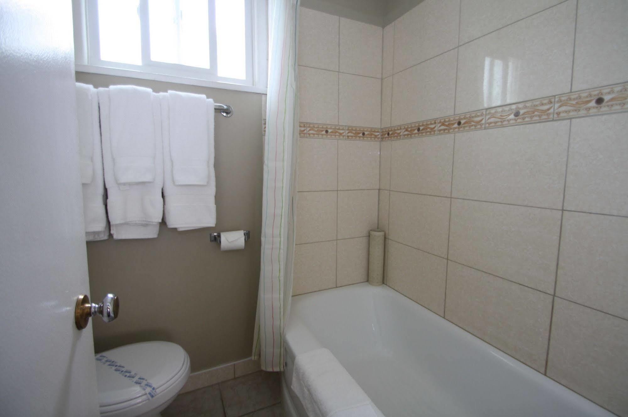 Harrison Spa Motel Harrison Hot Springs Εξωτερικό φωτογραφία