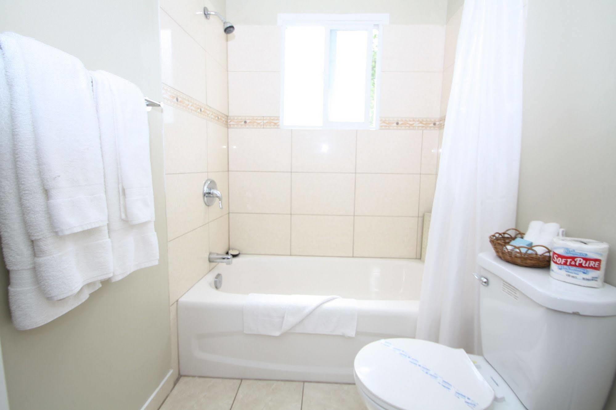 Harrison Spa Motel Harrison Hot Springs Εξωτερικό φωτογραφία